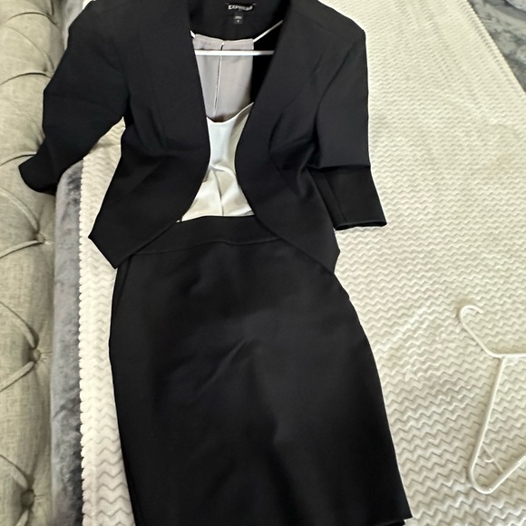 Size 2 jacket and size 4 skirt with matching reversible top from Express. Used - Picture 6 of 7